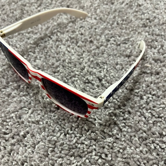 Stylish White and American Flag Sunglasses - Picture 4 of 5
